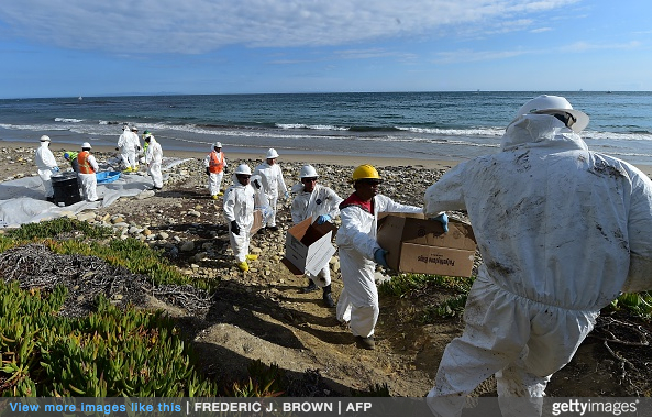 An environmental cleanup crew helps with the clearing of oil-tainted items found at Refugio State Beach in Santa Barbara County, in California on May 21, 2015. 